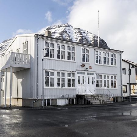 Einarshusid Guesthouse Bolungarvík Esterno foto