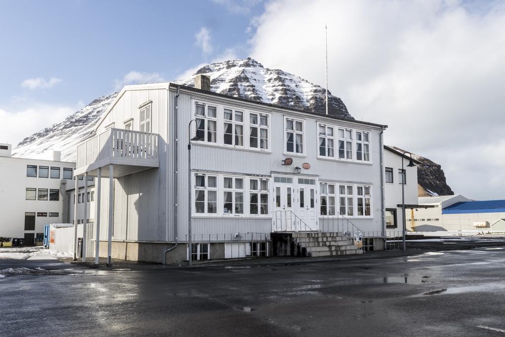 Einarshusid Guesthouse Bolungarvík Esterno foto